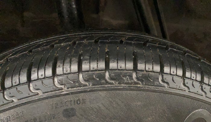 2018 Renault Kwid RXT 1.0 (O), Petrol, Manual, 14,196 km, Right Rear Tyre Tread