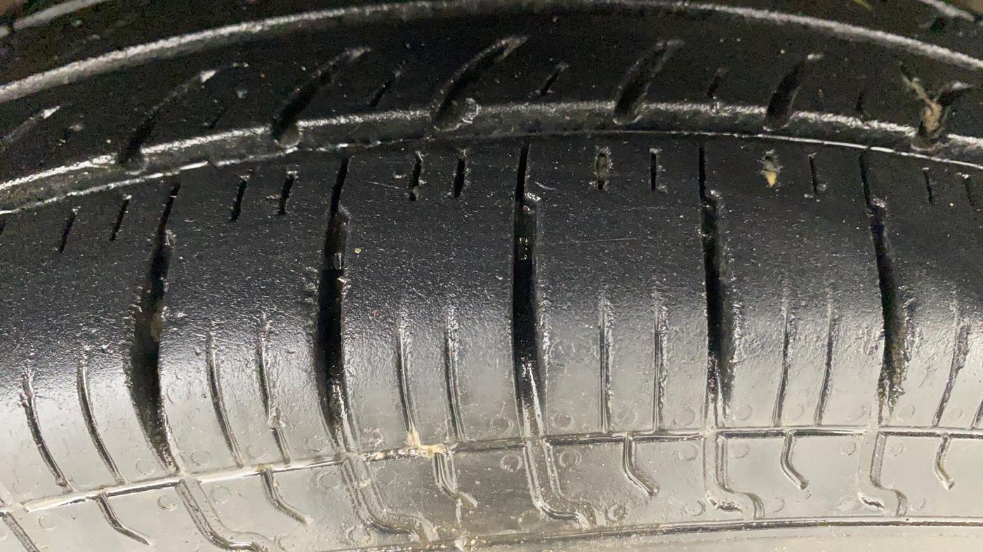 2016 Maruti Swift VXI, Petrol, Manual, 57,380 km, Right Front Tyre Tread