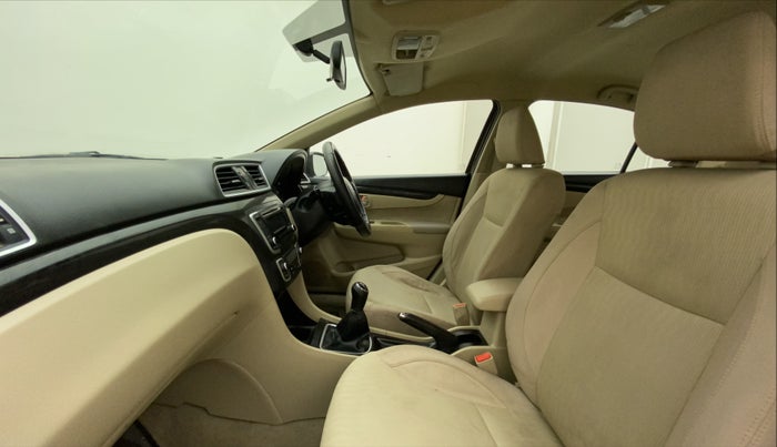 2015 Maruti Ciaz VXI+, Petrol, Manual, 56,400 km, Right Side Front Door Cabin