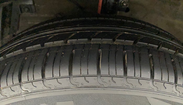 2015 Maruti Ciaz VXI+, Petrol, Manual, 56,400 km, Left Front Tyre Tread