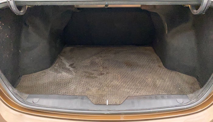 2015 Maruti Ciaz VXI+, Petrol, Manual, 56,400 km, Boot Inside