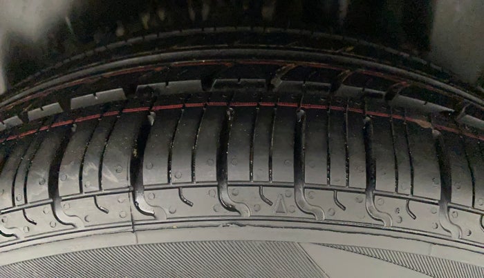 2015 Maruti Ciaz VXI+, Petrol, Manual, 56,400 km, Left Rear Tyre Tread