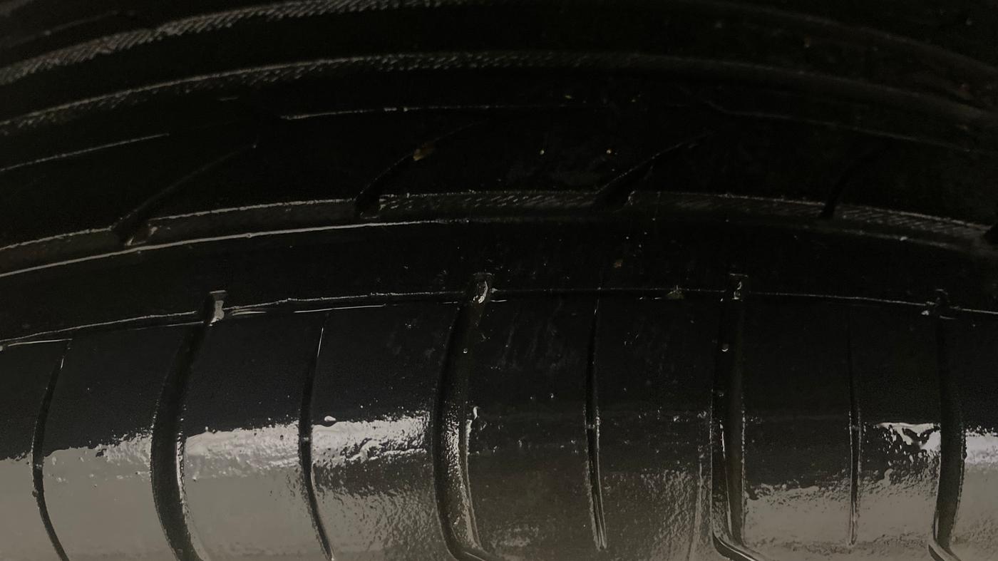2017 Maruti IGNIS DELTA 1.2, Petrol, Manual, 79,412 km, Right Rear Tyre Tread