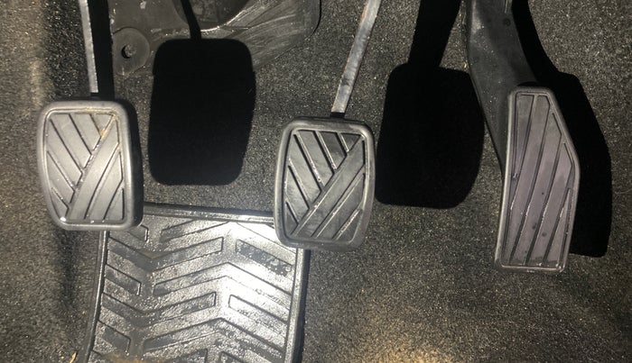 2017 Maruti IGNIS DELTA 1.2, Petrol, Manual, 79,310 km, Pedals