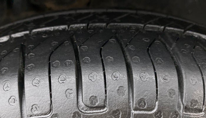 2011 Maruti Zen Estilo LXI, Petrol, Manual, 63,511 km, Right Front Tyre Tread