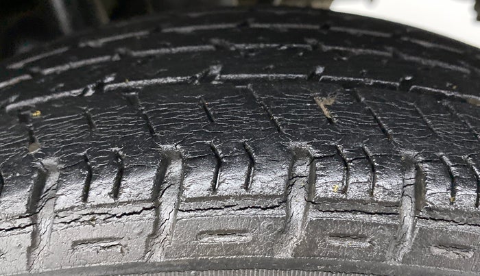2011 Maruti Zen Estilo LXI, Petrol, Manual, 63,511 km, Left Rear Tyre Tread
