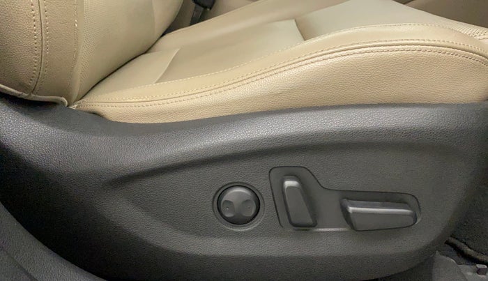 2017 Hyundai Tucson GLS 2WD AT DIESEL, Diesel, Automatic, 41,602 km, Driver Side Adjustment Panel