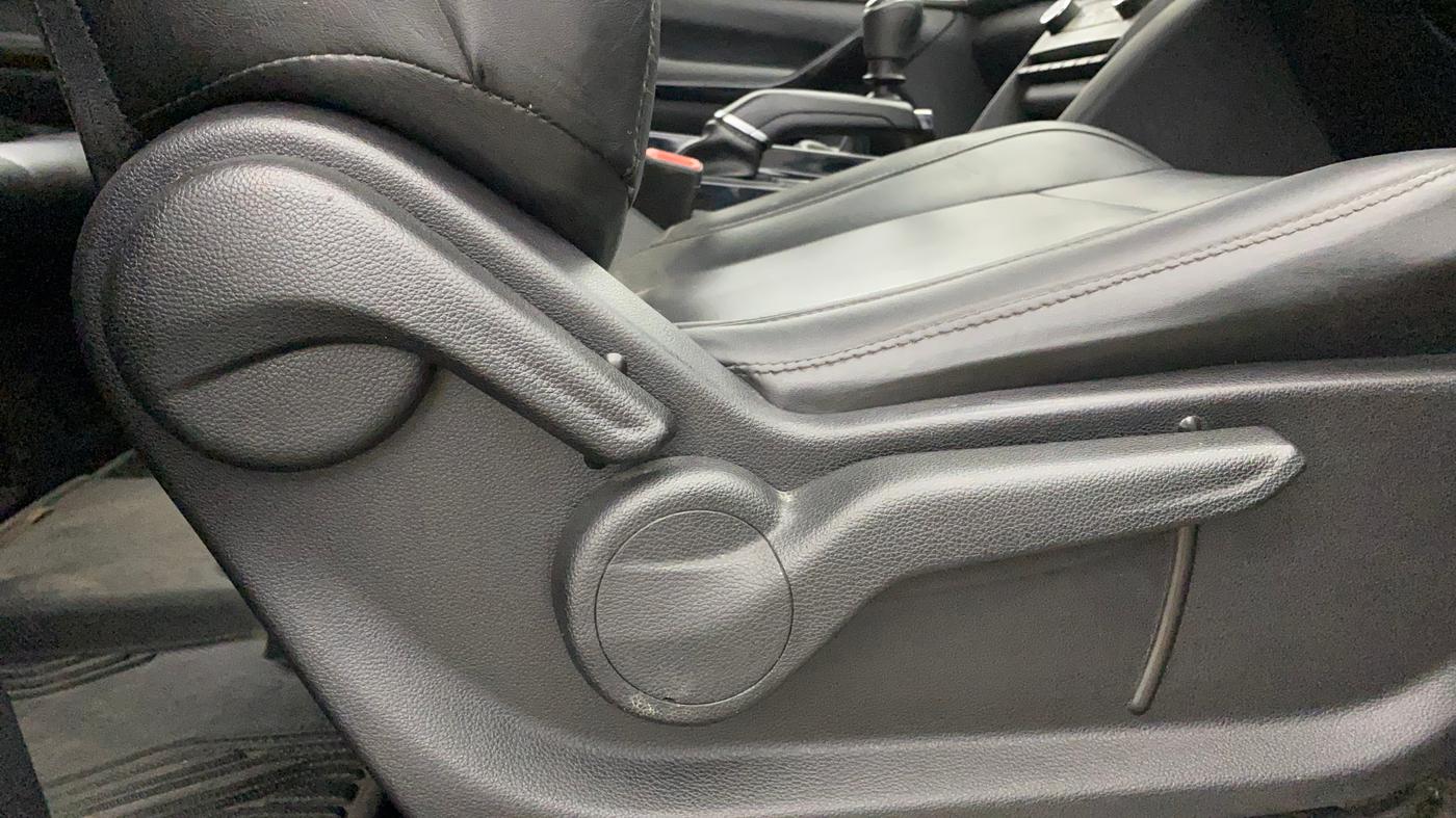 2022 Mahindra XUV700 AX 5 P MT 5 STR, Petrol, Manual, 41,551 km, Driver Side Adjustment Panel