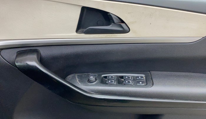 2022 Mahindra XUV700 AX 5 P MT 5 STR, Petrol, Manual, 41,551 km, Driver Side Door Panels Control