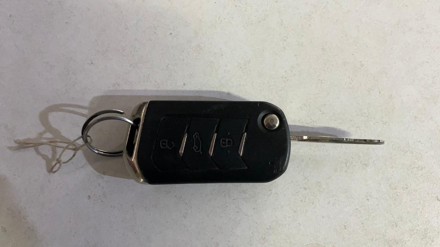 2022 Mahindra XUV700 AX 5 P MT 5 STR, Petrol, Manual, 41,551 km, Key Close Up
