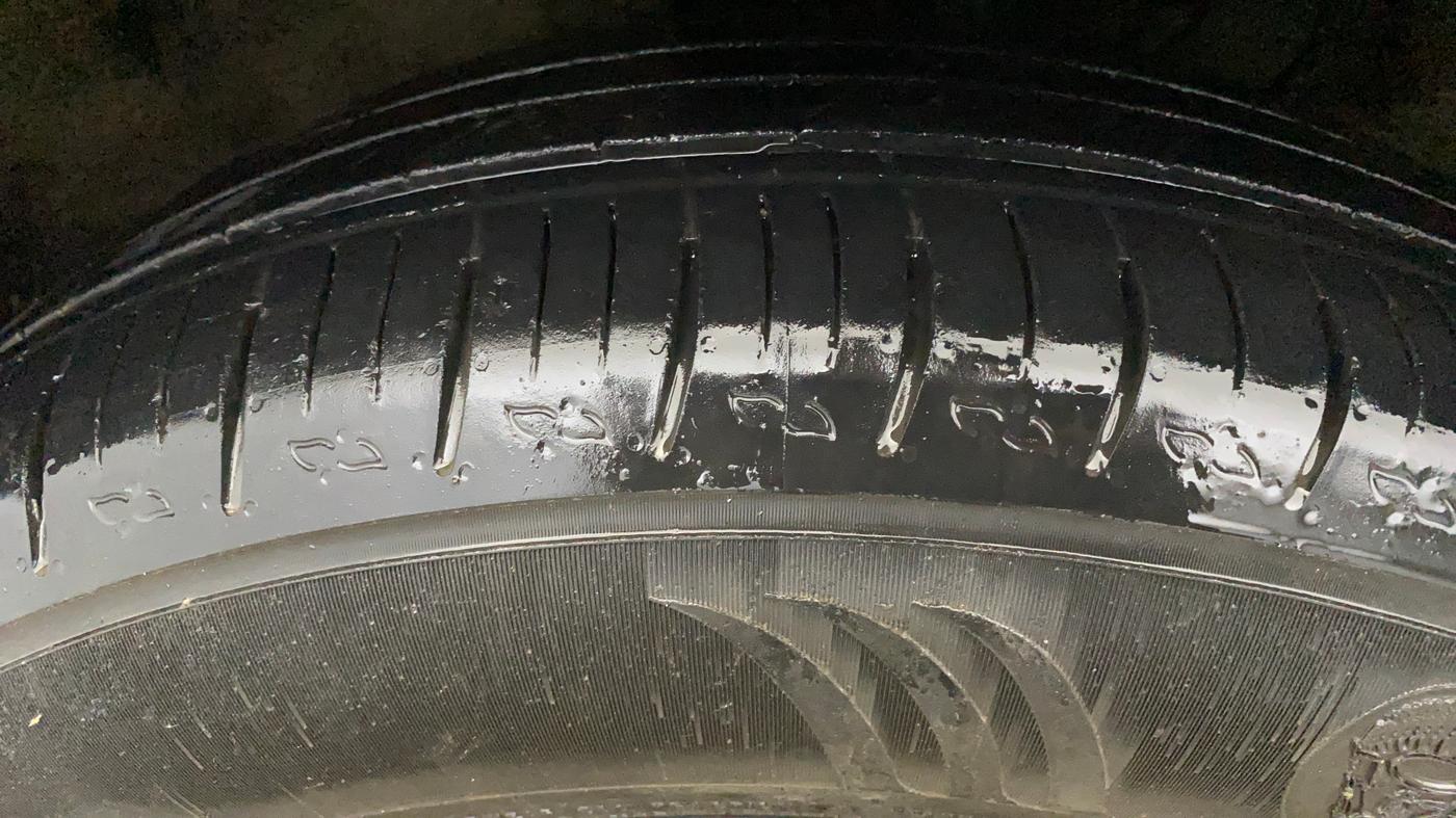 2022 Mahindra XUV700 AX 5 P MT 5 STR, Petrol, Manual, 41,551 km, Left Front Tyre Tread