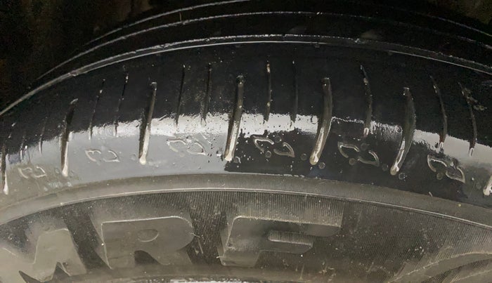 2022 Mahindra XUV700 AX 5 P MT 5 STR, Petrol, Manual, 41,551 km, Left Rear Tyre Tread