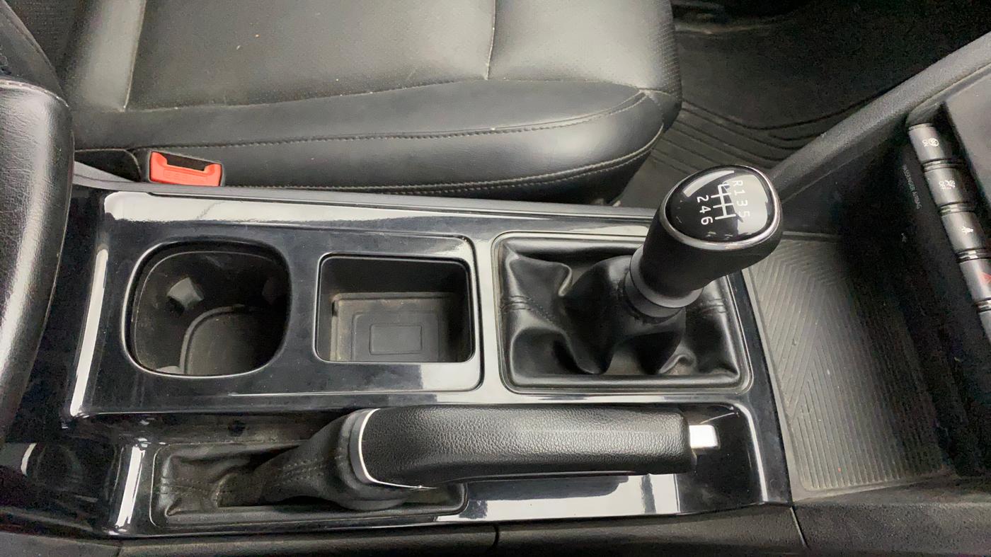2022 Mahindra XUV700 AX 5 P MT 5 STR, Petrol, Manual, 41,551 km, Gear Lever