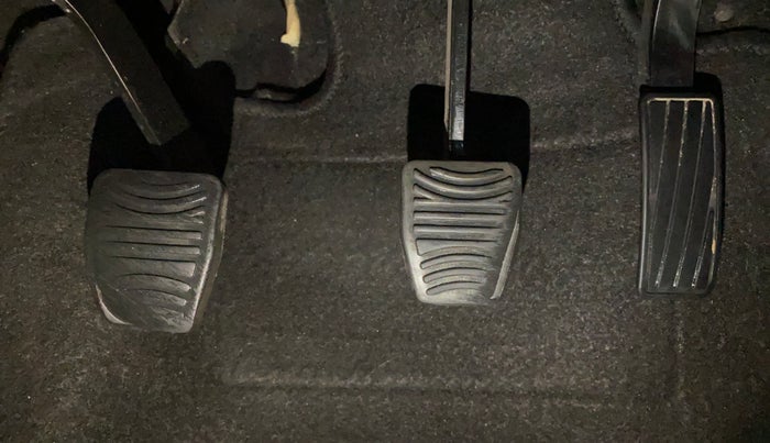 2022 Mahindra XUV700 AX 5 P MT 5 STR, Petrol, Manual, 41,551 km, Pedals