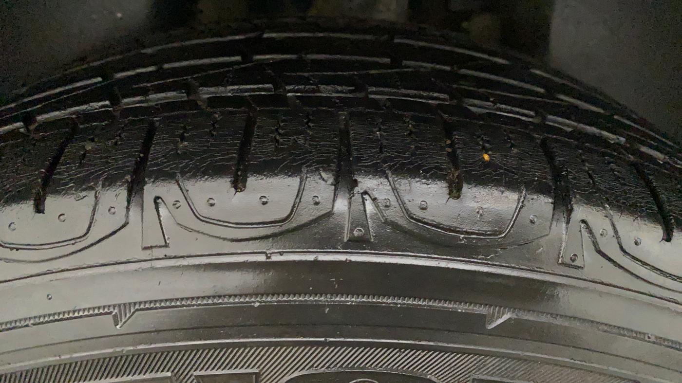 2017 Jeep Compass LIMITED 1.4 PETROL AT, Petrol, Automatic, 30,625 km, Right Front Tyre Tread