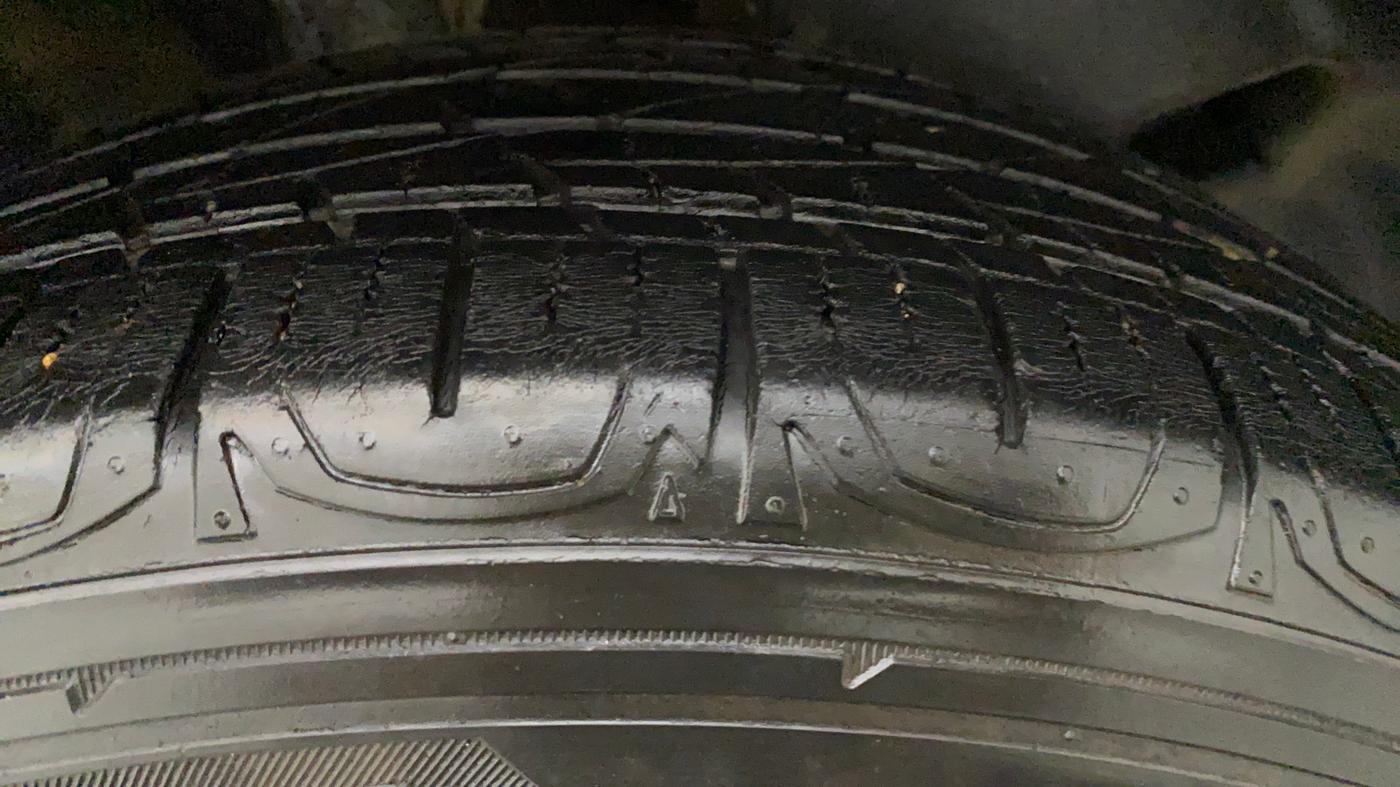 2017 Jeep Compass LIMITED 1.4 PETROL AT, Petrol, Automatic, 30,625 km, Left Front Tyre Tread