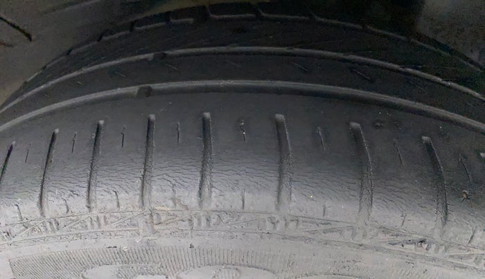 2013 Toyota Etios Liva G, Petrol, Manual, 75,804 km, Left Rear Tyre Tread