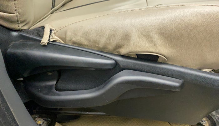 2013 Toyota Etios Liva G, Petrol, Manual, 75,804 km, Driver Side Adjustment Panel