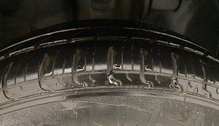 2019 Renault Kwid RXL, Petrol, Manual, 30,416 km, Right Front Tyre Tread