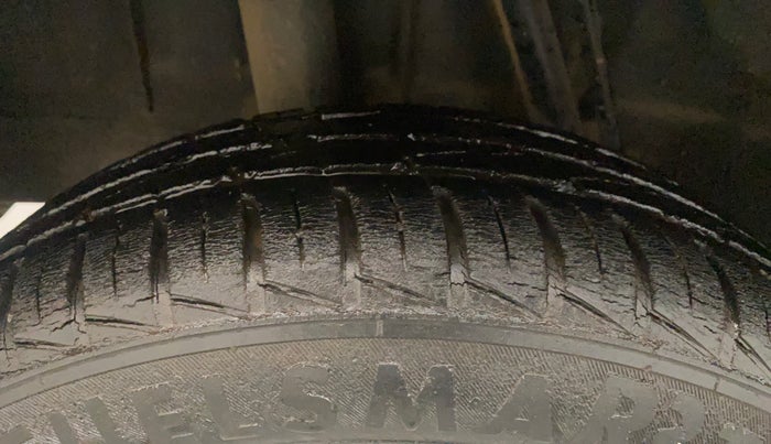 2019 Renault Kwid RXL, Petrol, Manual, 30,416 km, Right Rear Tyre Tread