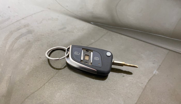 2019 Renault Kwid RXL, Petrol, Manual, 30,416 km, Key Close Up