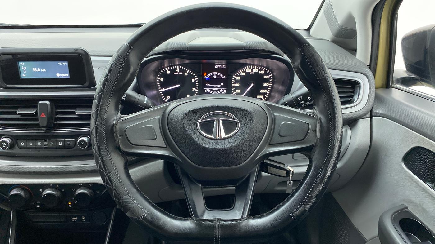 2020 Tata ALTROZ XE RHYTM, Petrol, Manual, 27,701 km, Steering Wheel Close Up