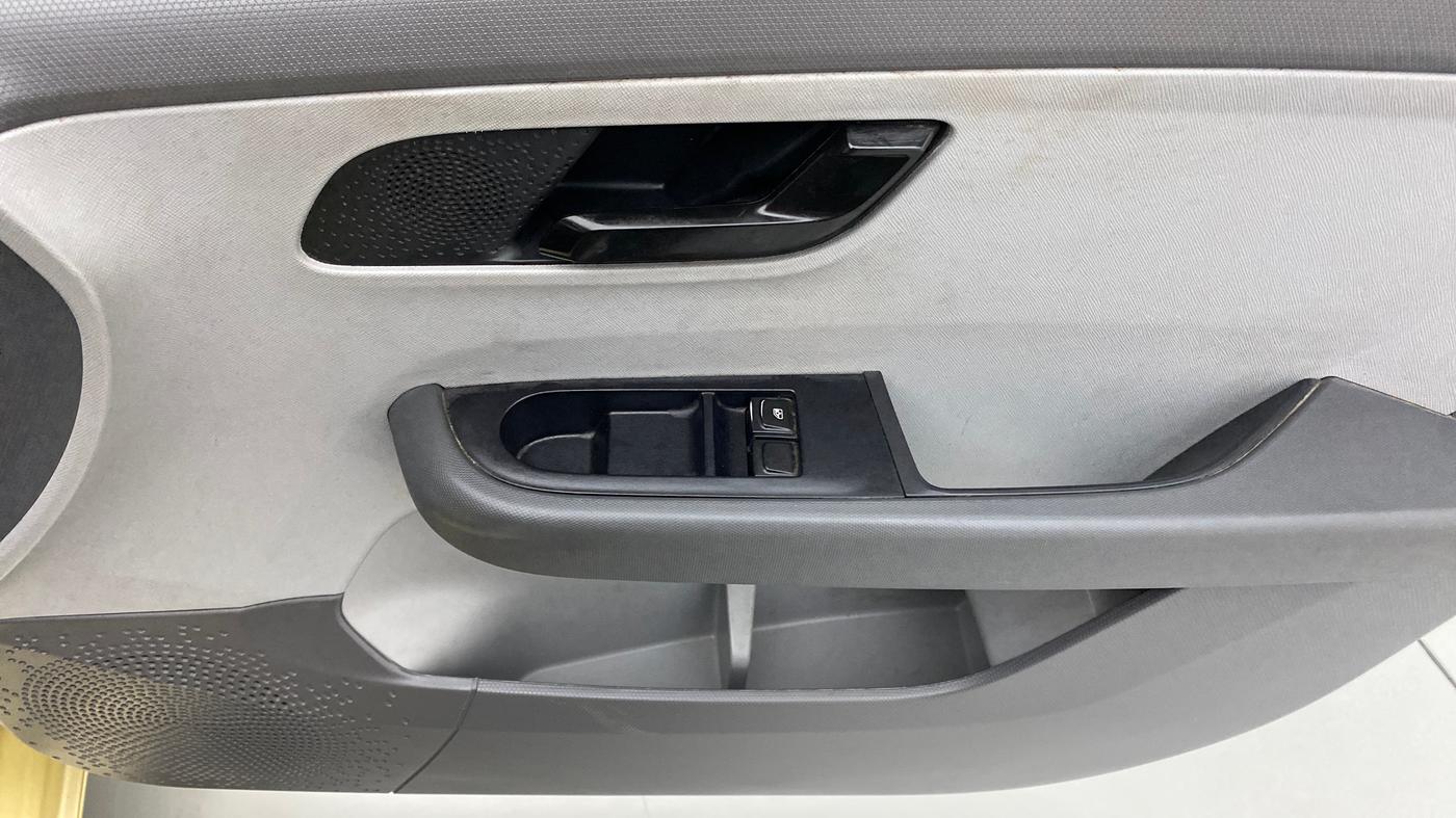2020 Tata ALTROZ XE RHYTM, Petrol, Manual, 27,701 km, Driver Side Door Panels Control