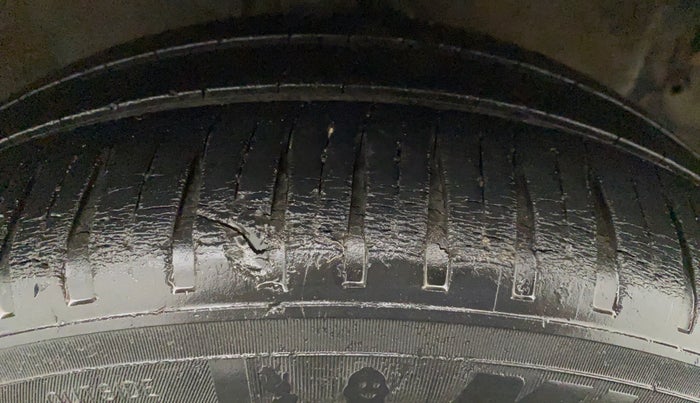 2012 Hyundai i20 MAGNA (O) 1.2, Petrol, Manual, 44,111 km, Right Front Tyre Tread