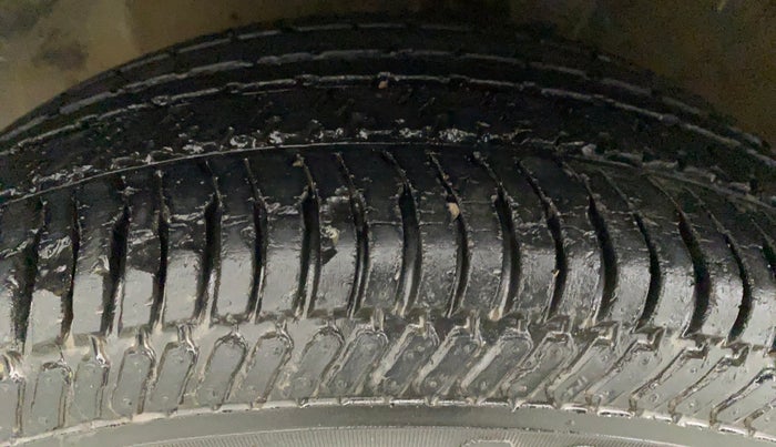 2012 Hyundai i20 MAGNA (O) 1.2, Petrol, Manual, 44,111 km, Left Front Tyre Tread