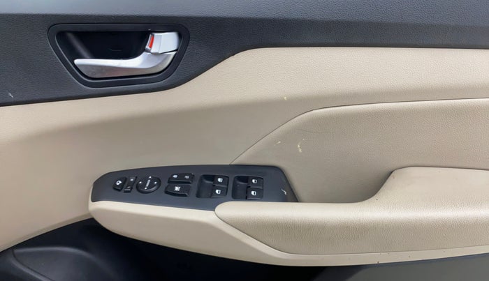 2018 Hyundai Verna 1.6 VTVT SX (O) AT, Petrol, Automatic, 38,054 km, Driver Side Door Panels Control