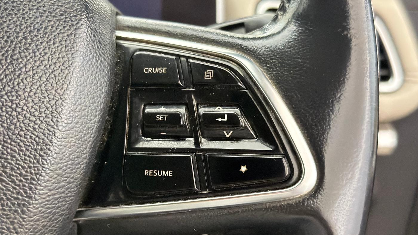 2021 Mahindra XUV700 AX 7 P MT 7 STR, Petrol, Manual, 73,146 km, Adaptive Cruise Control