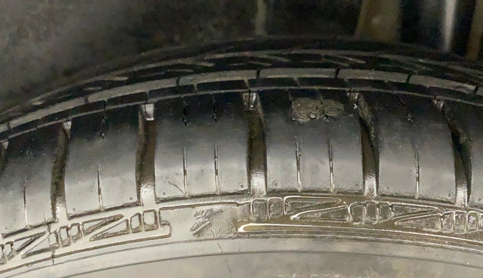 2015 Maruti Swift LXI (O), Petrol, Manual, 87,184 km, Left Rear Tyre Tread