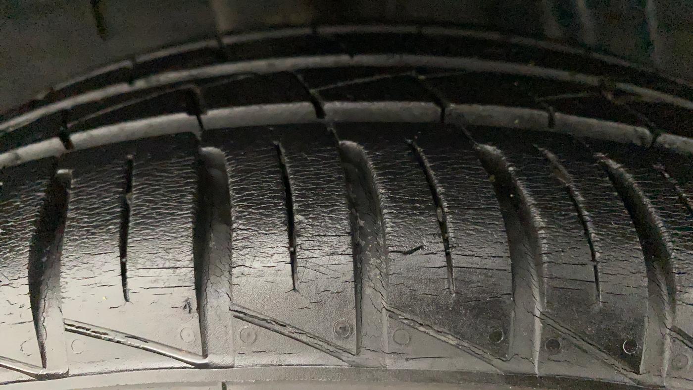 2019 Renault Kwid RXT 1.0 AMT (O), Petrol, Automatic, 19,877 km, Right Rear Tyre Tread