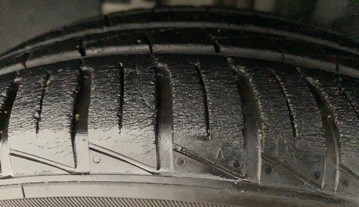 2019 Renault Kwid RXT 1.0 AMT (O), Petrol, Automatic, 19,877 km, Left Front Tyre Tread