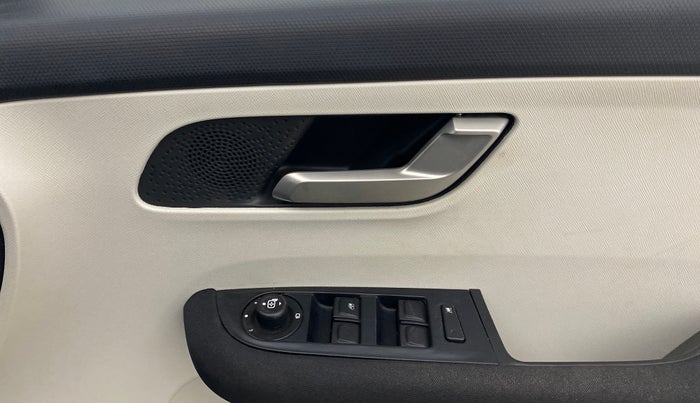 2024 Tata ALTROZ XZ PETROL, Petrol, Manual, 11,792 km, Driver Side Door Panels Control