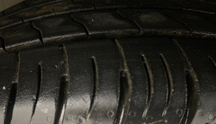 2021 Hyundai New Elantra 2.0 SX MT PETROL, Petrol, Manual, 64,083 km, Left Front Tyre Tread