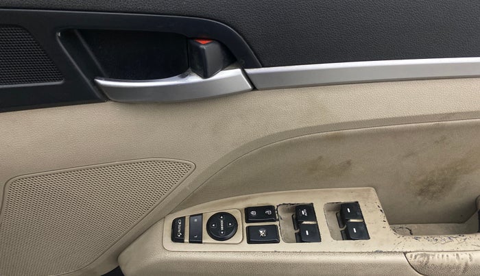 2021 Hyundai New Elantra 2.0 SX MT PETROL, Petrol, Manual, 64,083 km, Driver Side Door Panels Control