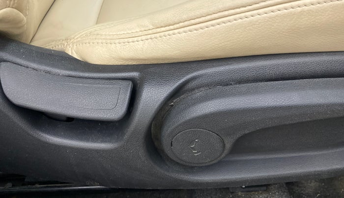 2021 Hyundai New Elantra 2.0 SX MT PETROL, Petrol, Manual, 64,083 km, Driver Side Adjustment Panel