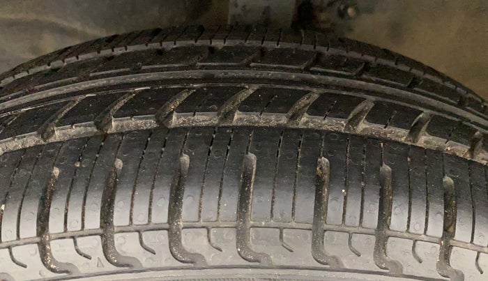 2015 Maruti Wagon R 1.0 VXI, Petrol, Manual, 27,184 km, Left Front Tyre Tread
