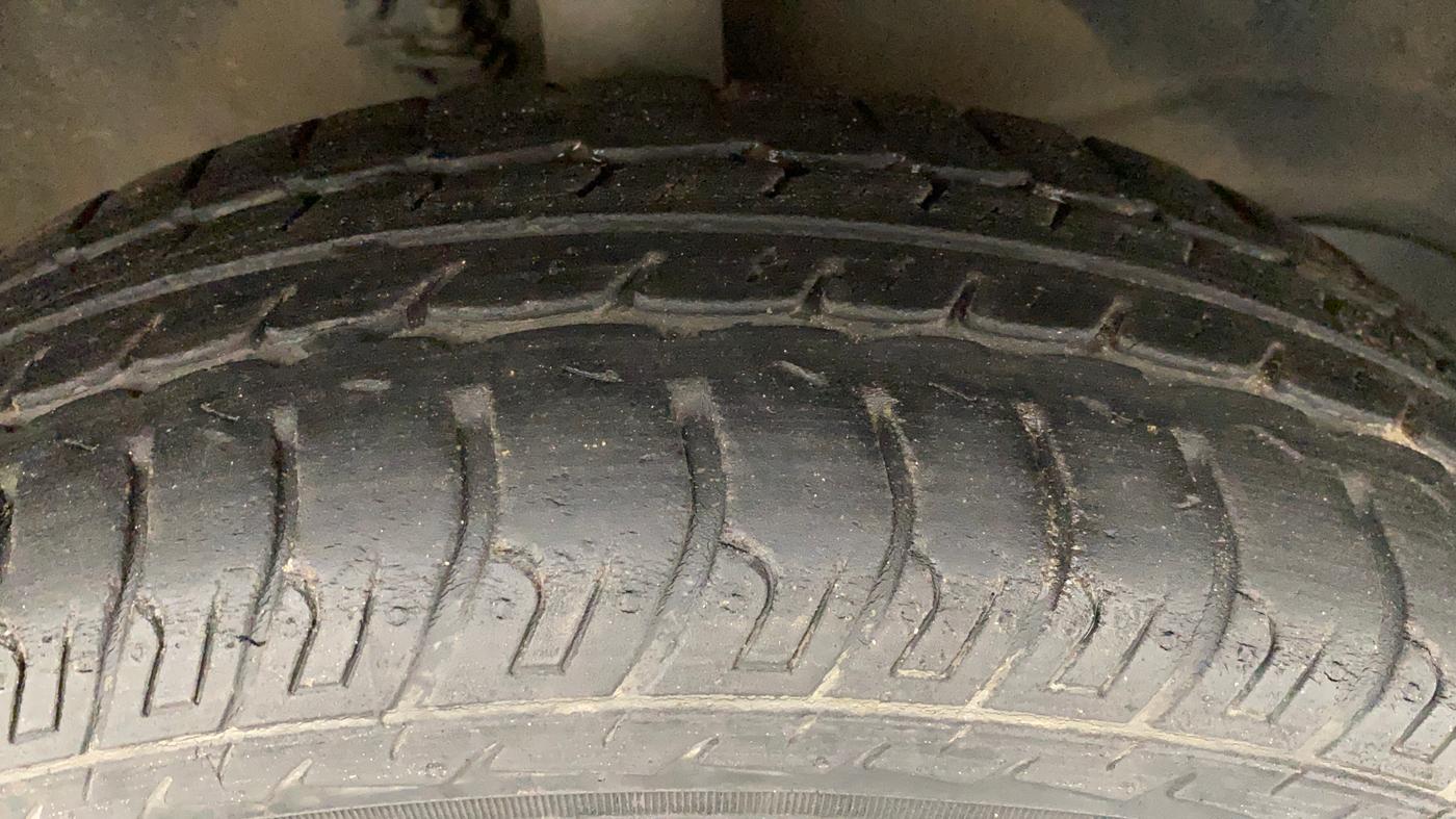 2015 Maruti Wagon R 1.0 VXI, Petrol, Manual, 27,184 km, Right Front Tyre Tread