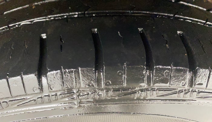 2017 Hyundai Eon ERA +, Petrol, Manual, 40,002 km, Left Rear Tyre Tread