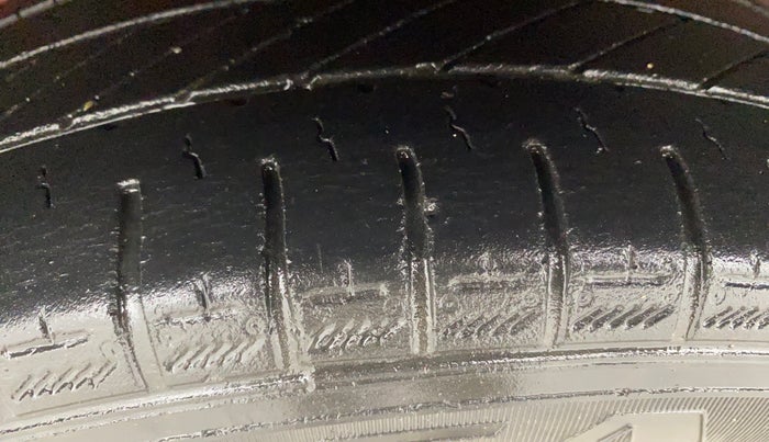 2017 Hyundai Eon ERA +, Petrol, Manual, 40,002 km, Left Front Tyre Tread