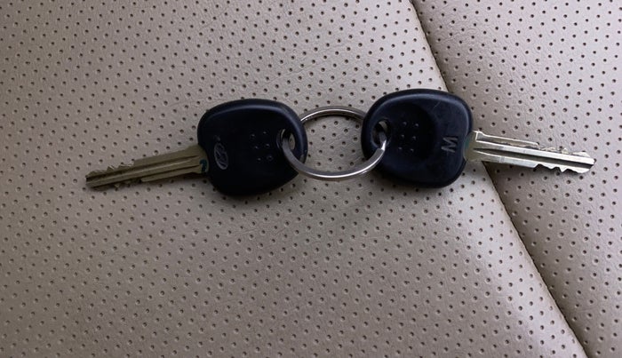 2017 Hyundai Eon ERA +, Petrol, Manual, 40,002 km, Key Close Up