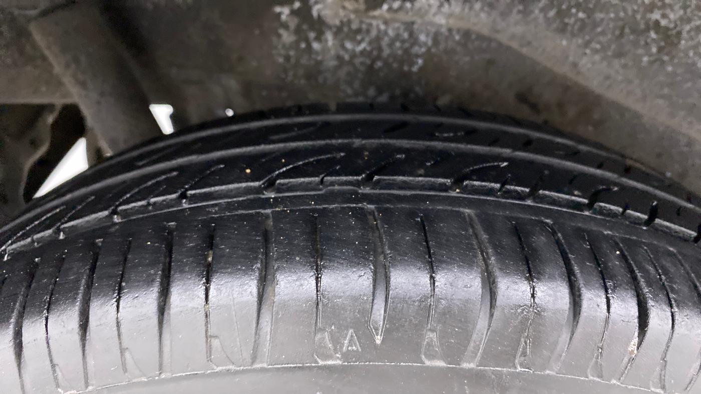 2013 Maruti Wagon R 1.0 VXI, Petrol, Manual, 62,438 km, Right Rear Tyre Tread