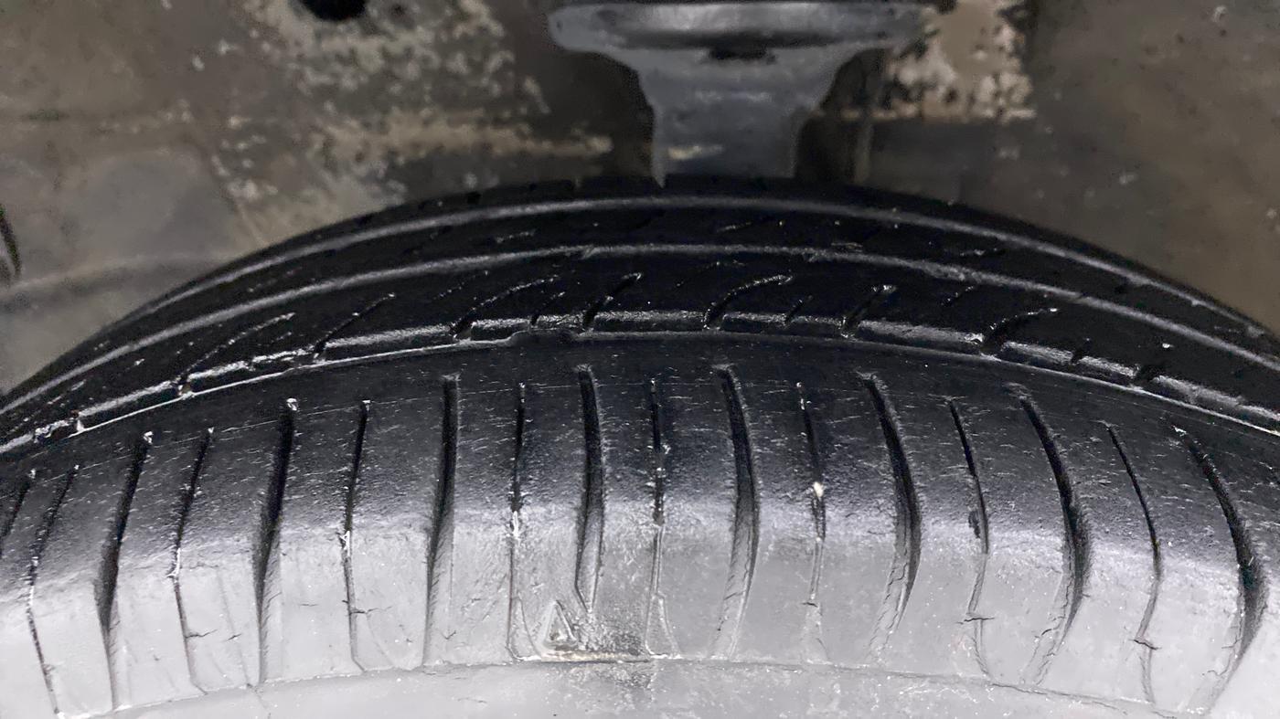 2013 Maruti Wagon R 1.0 VXI, Petrol, Manual, 62,438 km, Left Front Tyre Tread