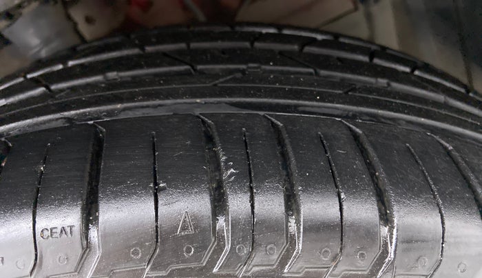 2016 Maruti Vitara Brezza ZDI PLUS DUAL TONE, Diesel, Manual, 57,697 km, Right Front Tyre Tread