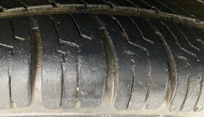 2016 Maruti Celerio ZXI (O), Petrol, Manual, 96,750 km, Left Front Tyre Tread