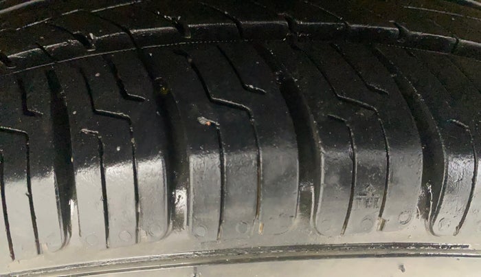 2016 Maruti Celerio ZXI (O), Petrol, Manual, 96,750 km, Right Rear Tyre Tread