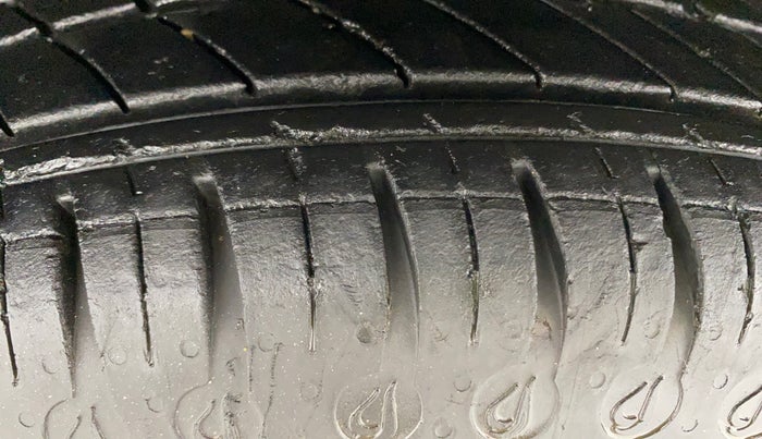 2022 Renault Kwid RXT 1.0 AMT, Petrol, Automatic, 12,685 km, Left Front Tyre Tread