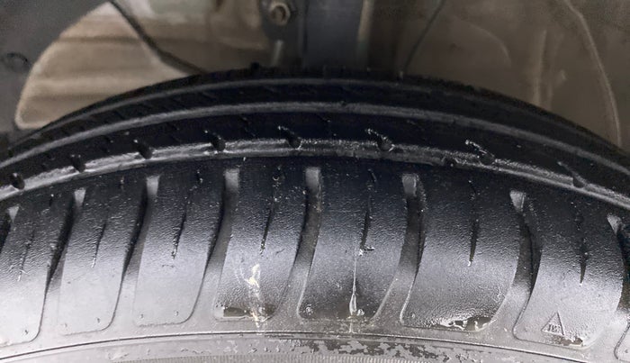 2021 Maruti Swift VXI AMT D, Petrol, Automatic, 14,397 km, Left Front Tyre Tread